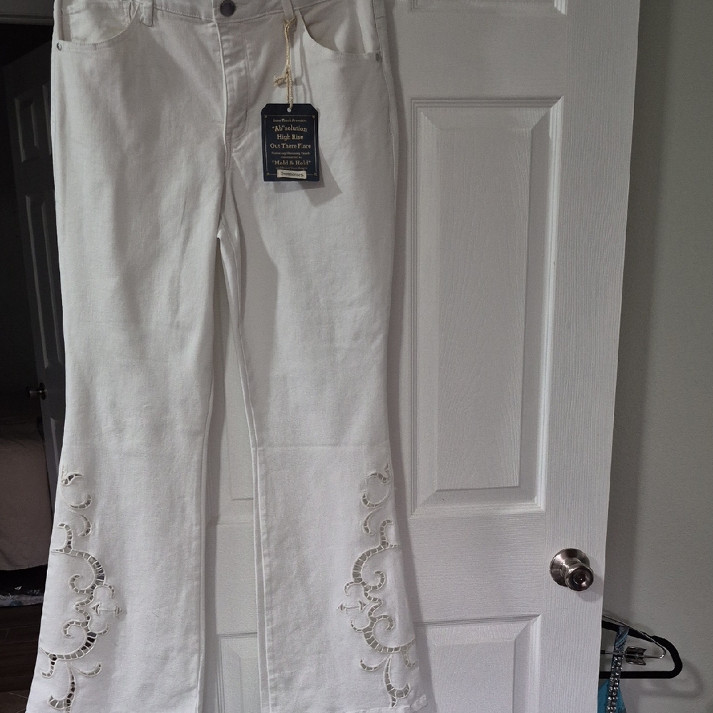 NWT Super Cute Democracy White High-Rise Eyelet Cutout Flare Jeans Size 12